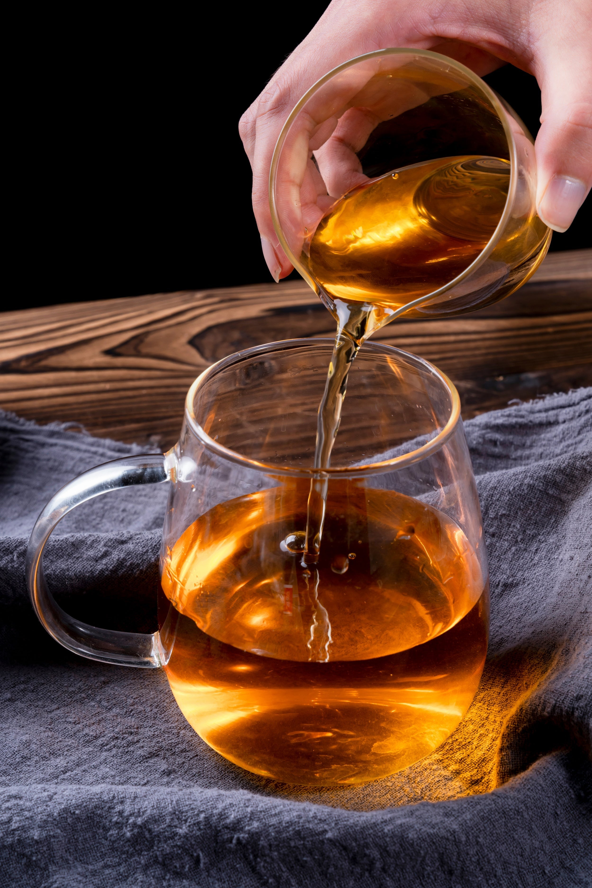 O chá que parece café, mas acalma e faz bem pro coração